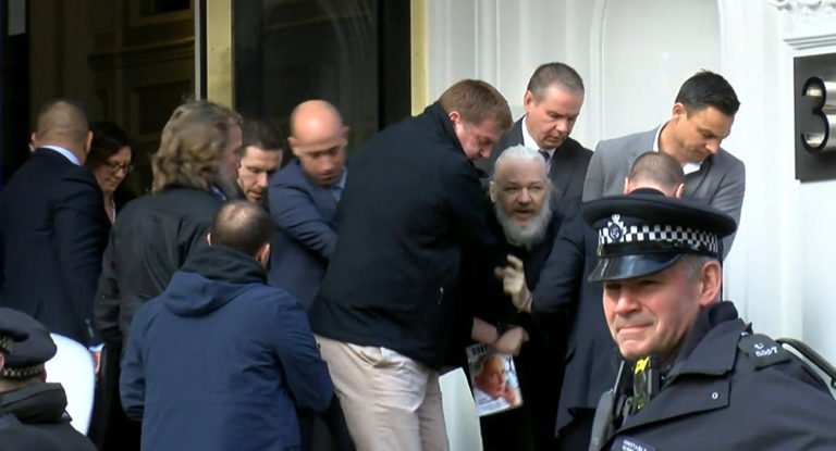 Un documental refleja la activa presencia sudamericana en apoyo de Assange Un documental refleja la activa presencia sudamericana en apoyo de Assange